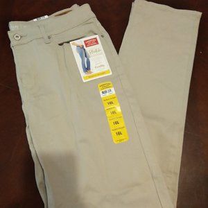 LEVI SIGNATURE MODERN STRAIGHT TAN JEANS.......NWT